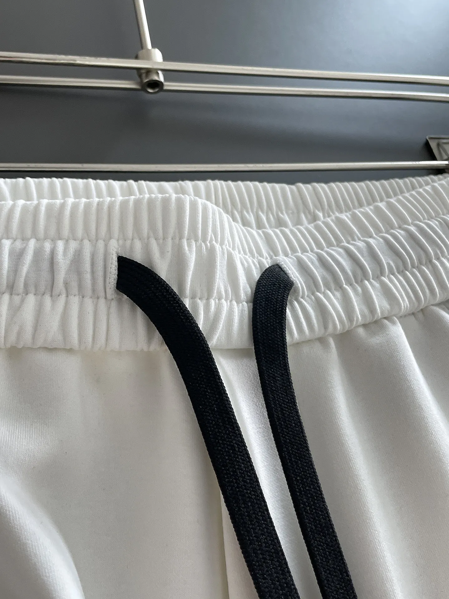 Balenciaga's three-standard complete 2026 summer New Arrival men's casual shorts, advanced custom-made Breathable fabric, Breathable fabric, extremely stretchy and comfortable, impeccable details, top-grade accessories, original logo design concept, delicate and soft feel! The upper body fit is awesome! Size: M-XXXL Please state your height and weight when ordering